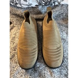 Brown Slip On Knit Walking Shoes Lightweight Breathable Water Shoes 8.5
